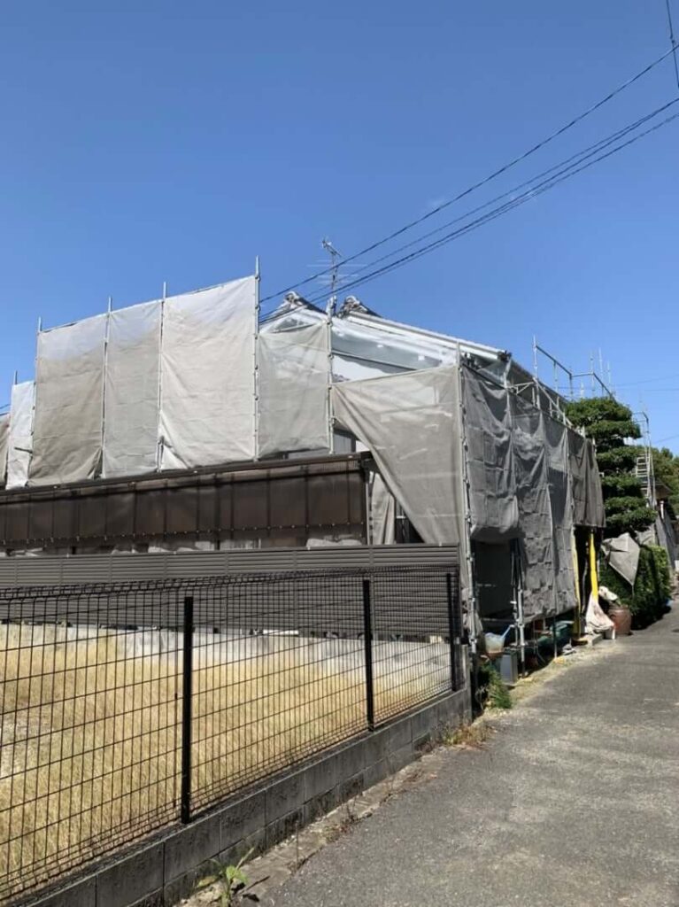 外壁塗装の準備!足場設置と養生の様子