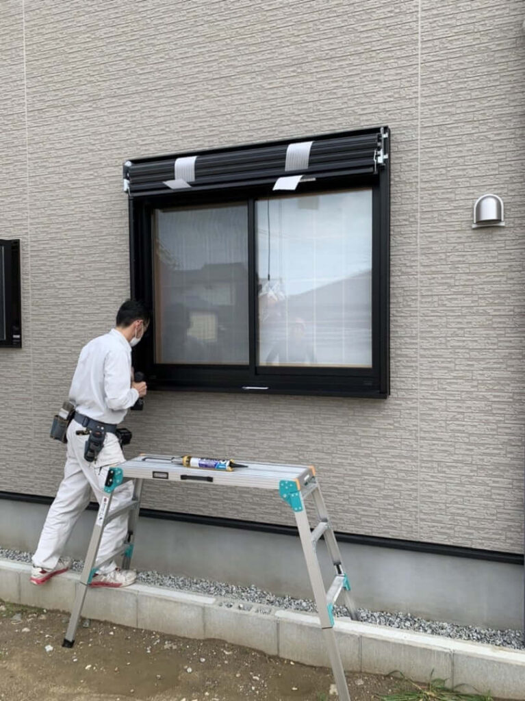 窓用シャッターを設置