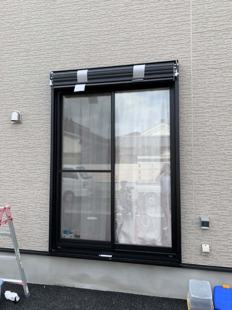 窓用シャッターを設置