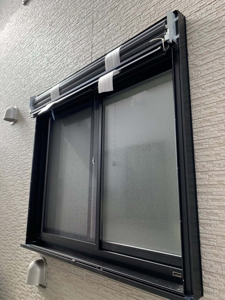窓用シャッターを設置