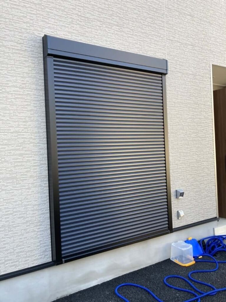 窓用シャッターを設置