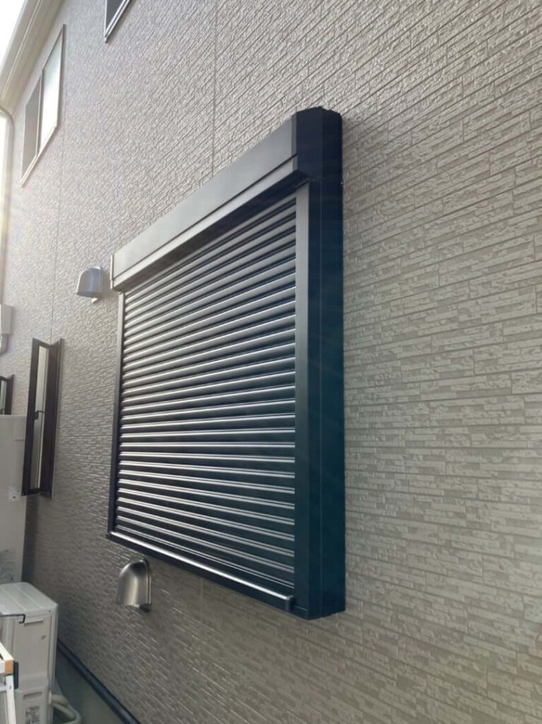 窓用シャッターを設置