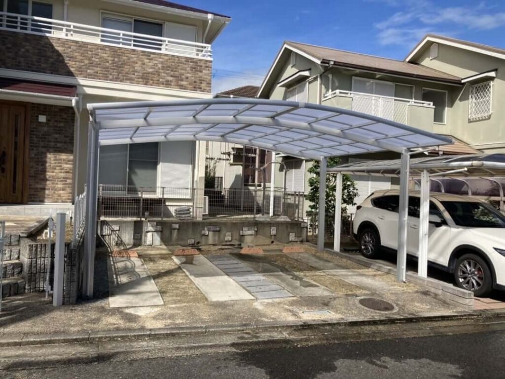 駐車場にカーポート設置完成