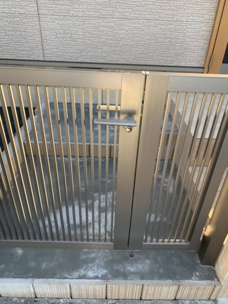 LIXILの門扉