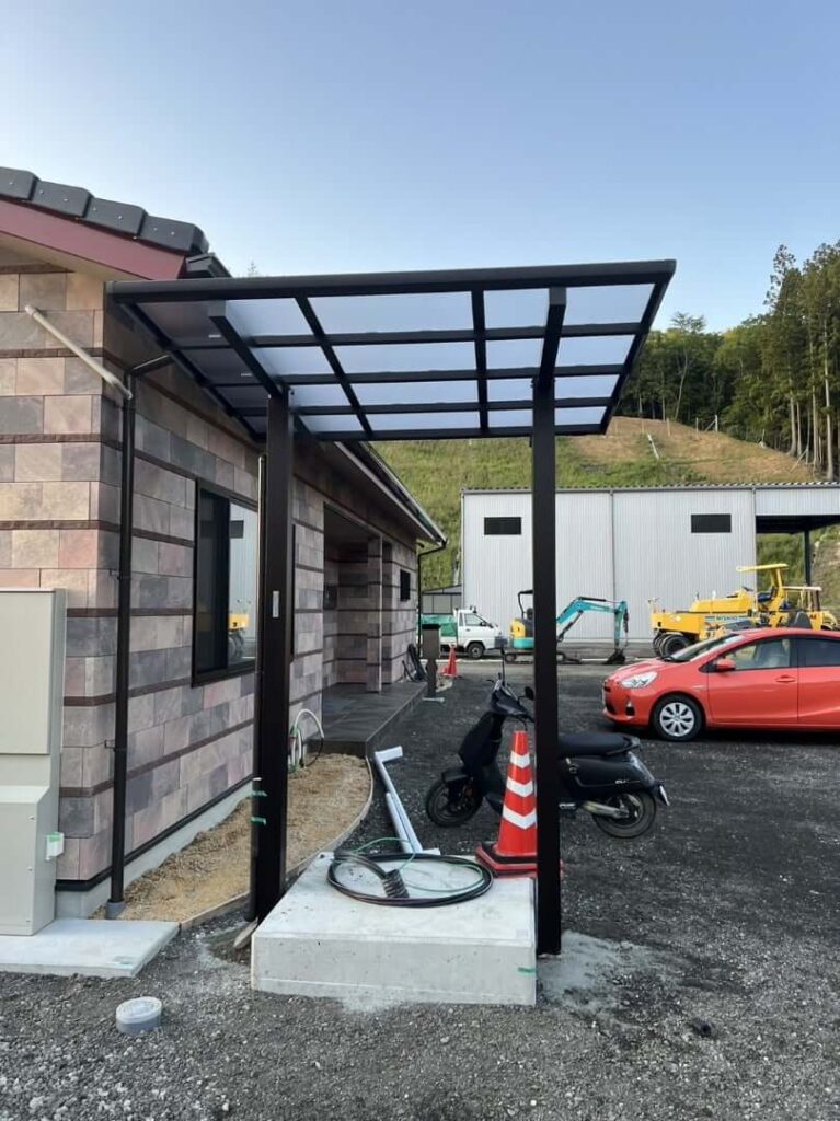独立タイプのテラス屋根