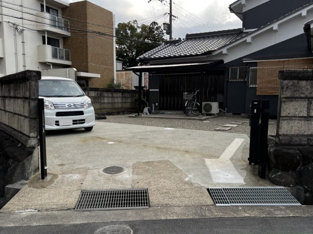 ハンガータイプの伸縮ゲート(全開した時の写真)