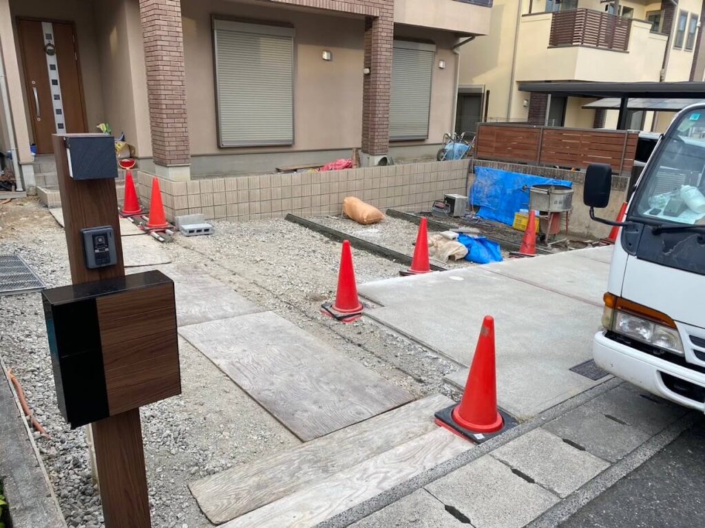 お庭を少し残して、駐車場にします
