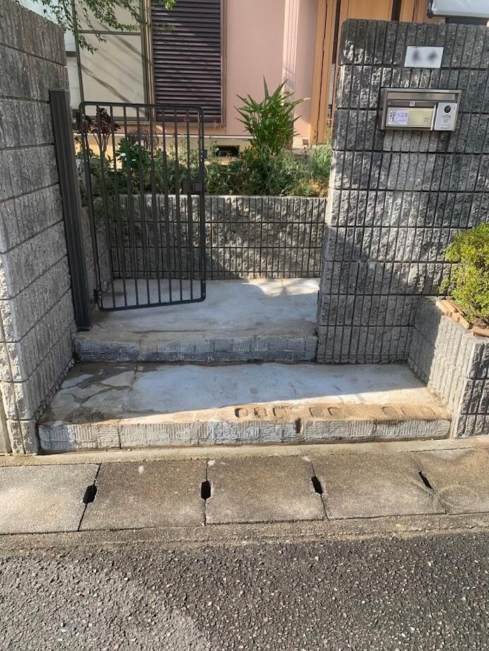 既存のタイルを剥がした写真