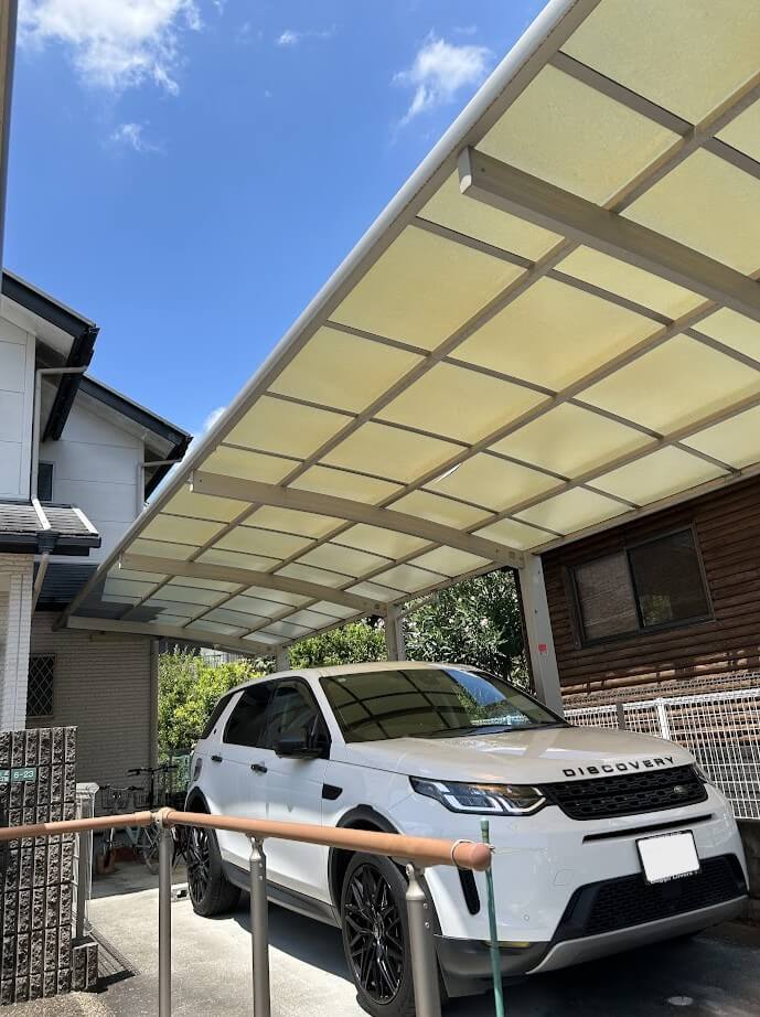 施工前のカーポートの屋根材