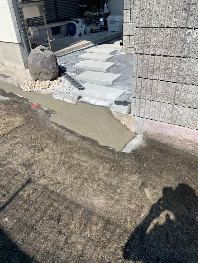出来るだけ滑らかになるように、モルタルを塗って仕上げました