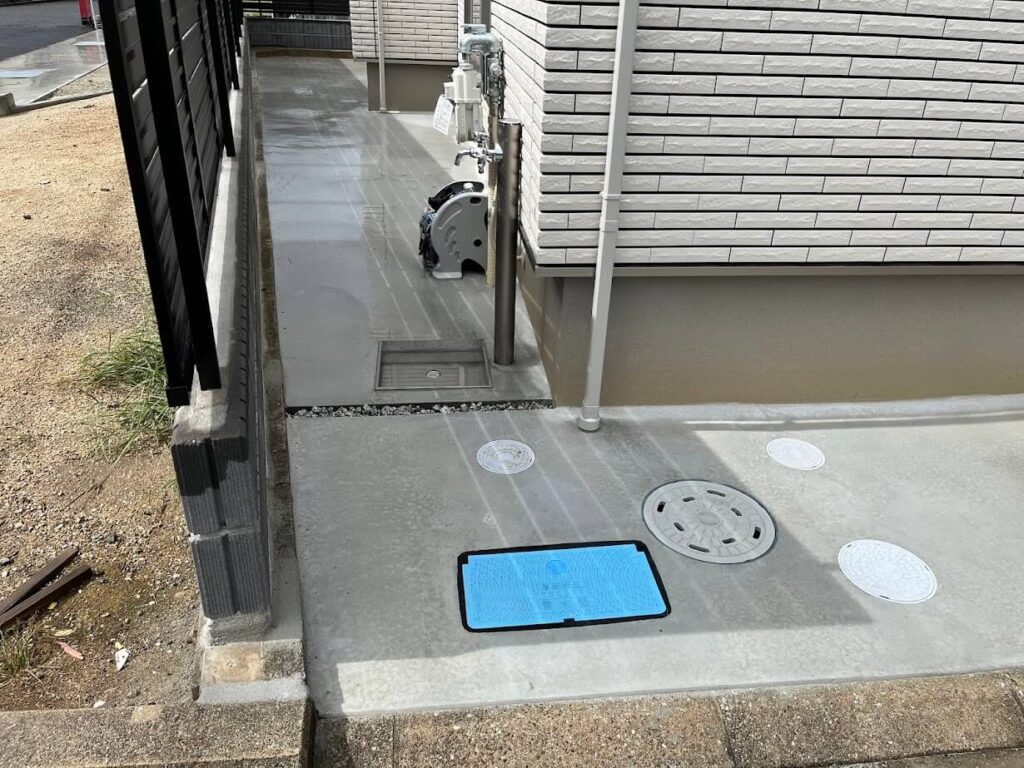 お家のまわりをコンクリートで仕上げました