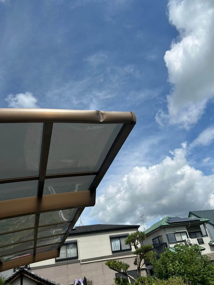 ぶつけられたカーポート