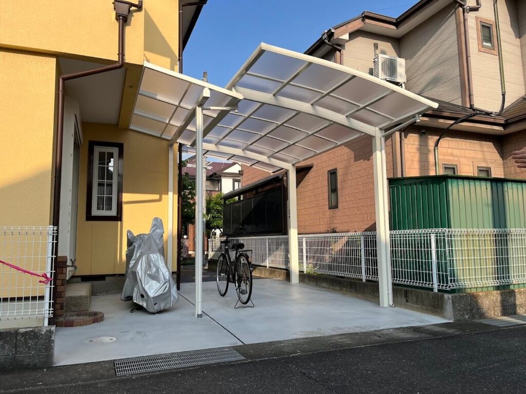 カーポートとテラス屋根で雨除け