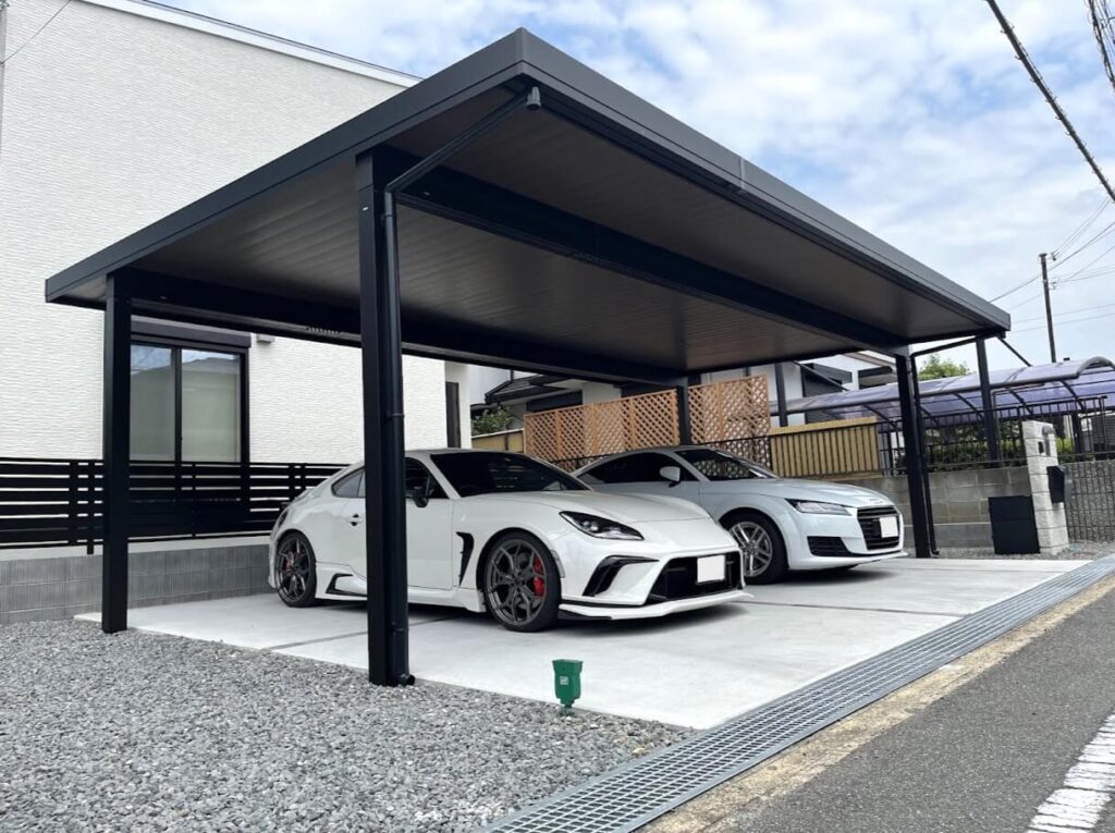 実際に車を停めた状態のカーポート
